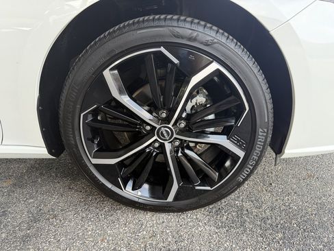 Used 2025 Nissan Altima 2.5 SR w/ SR Premium Package FWD image 25