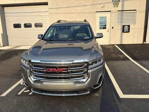 Used 2023 GMC Acadia SLT AWD/4WD image 2