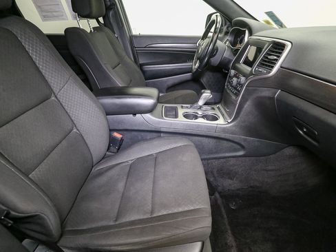 Used 2018 Jeep Grand Cherokee Laredo image 17