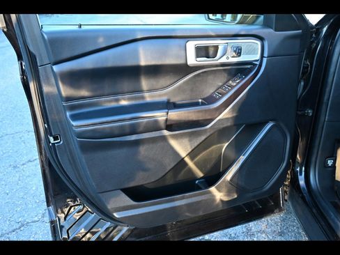 Used 2020 Ford Explorer ST image 11