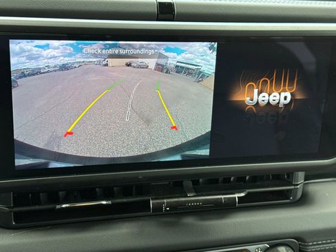 Used 2024 Jeep Wrangler Unlimited Sahara AWD/4WD image 22