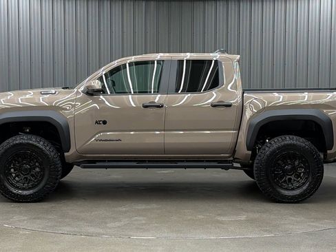 Used 2026 Toyota Tacoma TRD Off-Road AWD/4WD image 2
