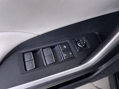 Used 2022 Toyota RAV4 XLE w/ Convenience Package AWD/4WD image 11