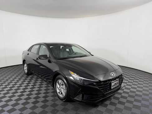 Used 2022 Hyundai Elantra SE FWD image 6