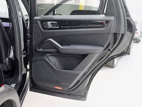 Used 2023 Porsche Cayenne image 35