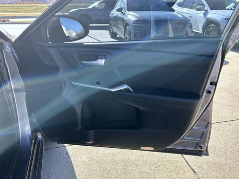 Used 2017 Toyota Camry SE image 16