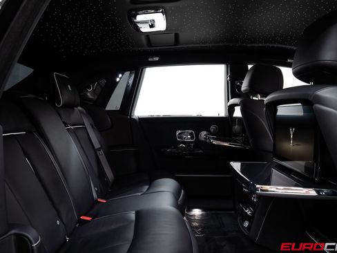 Used 2024 Rolls-Royce Phantom Sedan w/ The Phantom Package RWD image 39