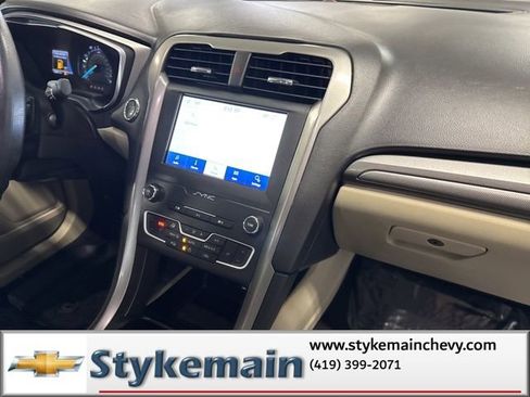 Used 2020 Ford Fusion SE image 15