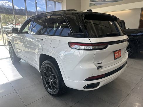 New 2025 Jeep Grand Cherokee Summit image 8