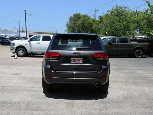 Used 2017 Jeep Grand Cherokee Altitude RWD image 4