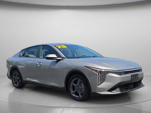 Used 2025 Kia K4 FWD image 9