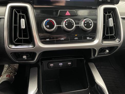 Used 2021 Kia Sorento LX image 36