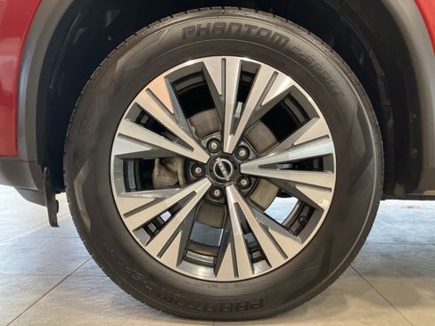 Used 2023 Nissan Rogue SV image 9