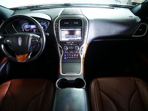 Used 2016 Lincoln MKX Reserve w/ Technology Package FWD image 10