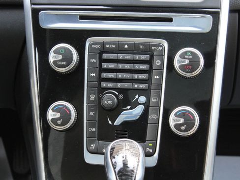 Used 2016 Volvo XC60 T6 Platinum w/ Climate Package image 23