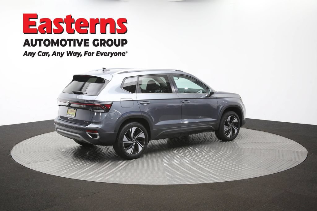Used 2025 Volkswagen Taos SE AWD/4WD image 41