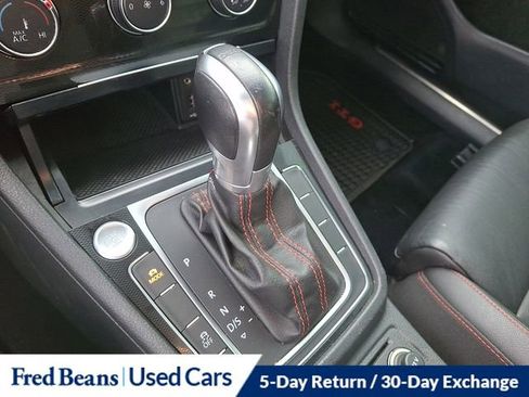 Used 2017 Volkswagen GTI SE image 22