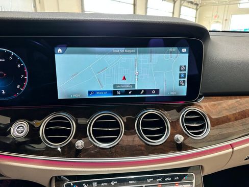 Used 2022 Mercedes-Benz E 350 E 350 4MATIC AMG Line image 9