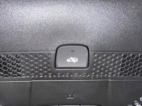 Certified 2025 Cadillac XT6 Premium Luxury w/ Technology Package image 39