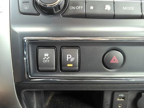 Used 2017 Nissan Titan SL RWD image 48