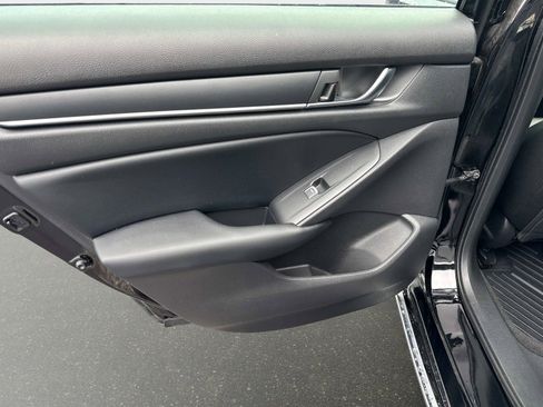 Used 2018 Honda Accord EX image 10