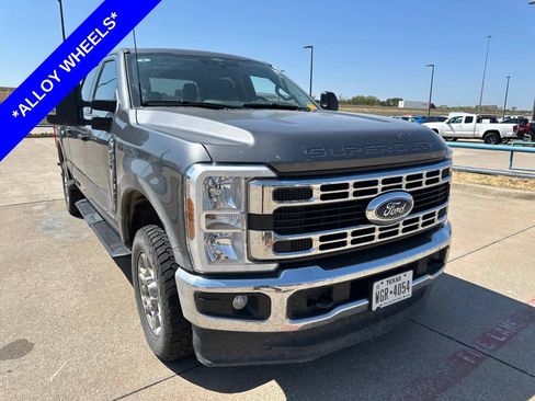 Used 2025 Ford F250 XLT AWD/4WD image 3