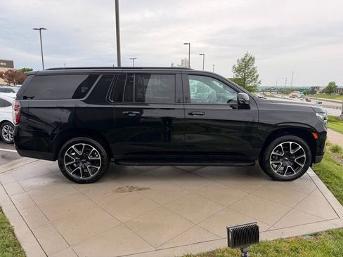 Used 2022 Chevrolet Suburban RST w/ Luxury Package AWD/4WD image 11