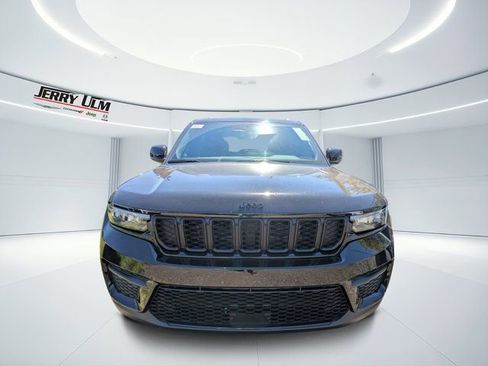 New 2025 Jeep Grand Cherokee Altitude RWD image 7