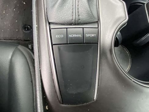 Used 2024 Toyota Camry SE image 17