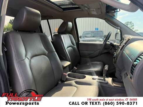 Used 2011 Nissan Frontier SL w/ Moonroof Pkg AWD/4WD image 12