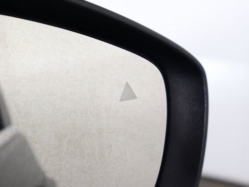 Used 2023 Chrysler Pacifica Touring-L image 37