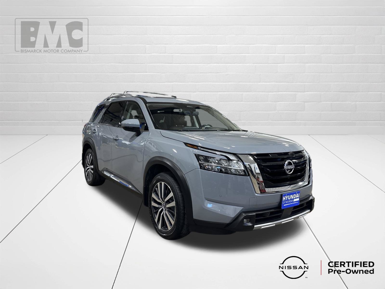 Used 2022 Nissan Pathfinder Platinum w/ Cargo Package AWD/4WD image 2