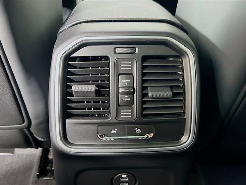 Certified 2026 Porsche Macan AWD/4WD image 27