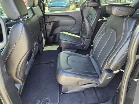 Used 2025 Chrysler Pacifica Select FWD image 28