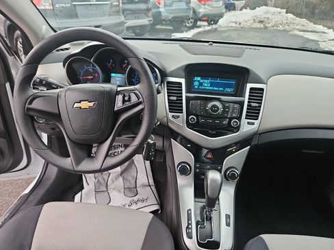 Used 2015 Chevrolet Cruze LS image 21