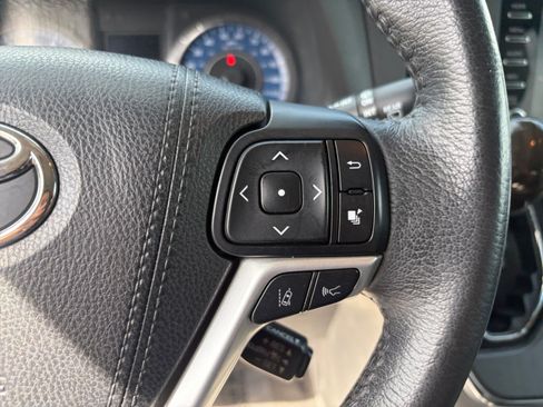 Used 2018 Toyota Sienna XLE FWD image 13