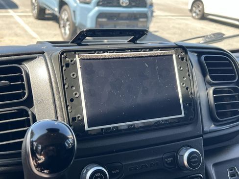 Used 2025 RAM ProMaster 2500 w/ Convenience Group FWD image 17