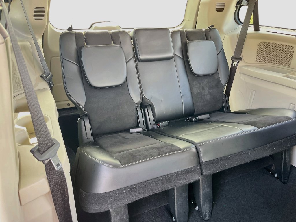 Used 2014 Chrysler Town & Country Touring-L FWD image 26