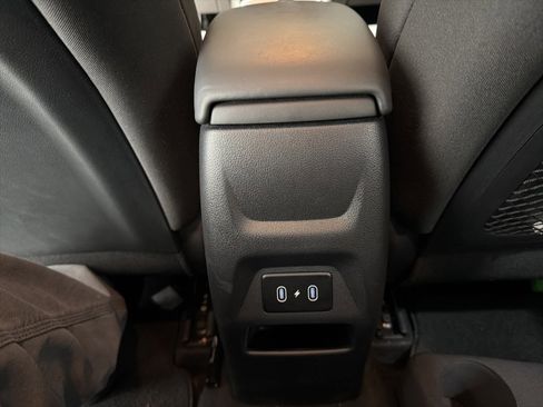 Used 2024 Hyundai Venue SEL image 24