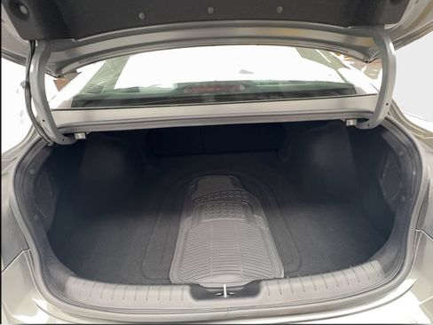 Used 2025 Hyundai Elantra Limited FWD image 16