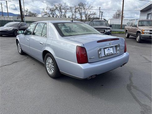 Used 2005 Cadillac De Ville Sedan w/ Deville Premium Package image 3