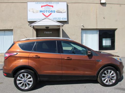 Used 2017 Ford Escape Titanium image 4