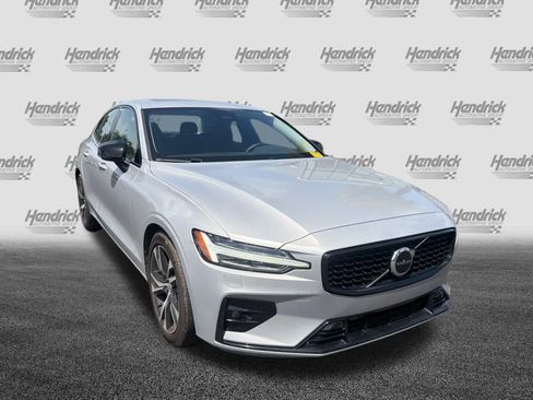 Used 2025 Volvo S60 B5 Core FWD image 3