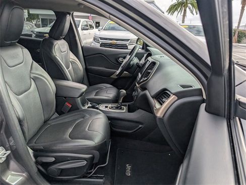 Used 2018 Jeep Cherokee Limited w/ Luxury Group image 16