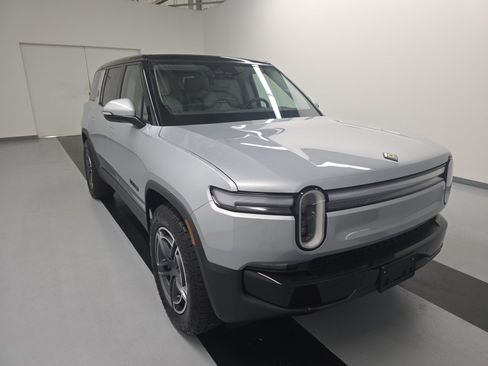 Used 2025 Rivian R1S Adventure AWD/4WD image 7