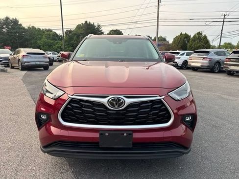 Used 2023 Toyota Highlander XLE AWD/4WD image 18