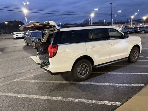 Used 2025 Ford Expedition Active image 7