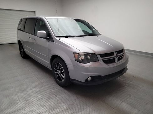 Used 2017 Dodge Grand Caravan GT FWD image 13
