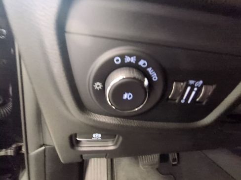 Used 2022 Jeep Grand Cherokee Overland w/ Luxury Tech Group IV image 14