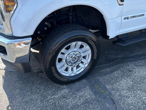 Used 2019 Ford F250 XLT w/ XLT Value Package AWD/4WD image 4